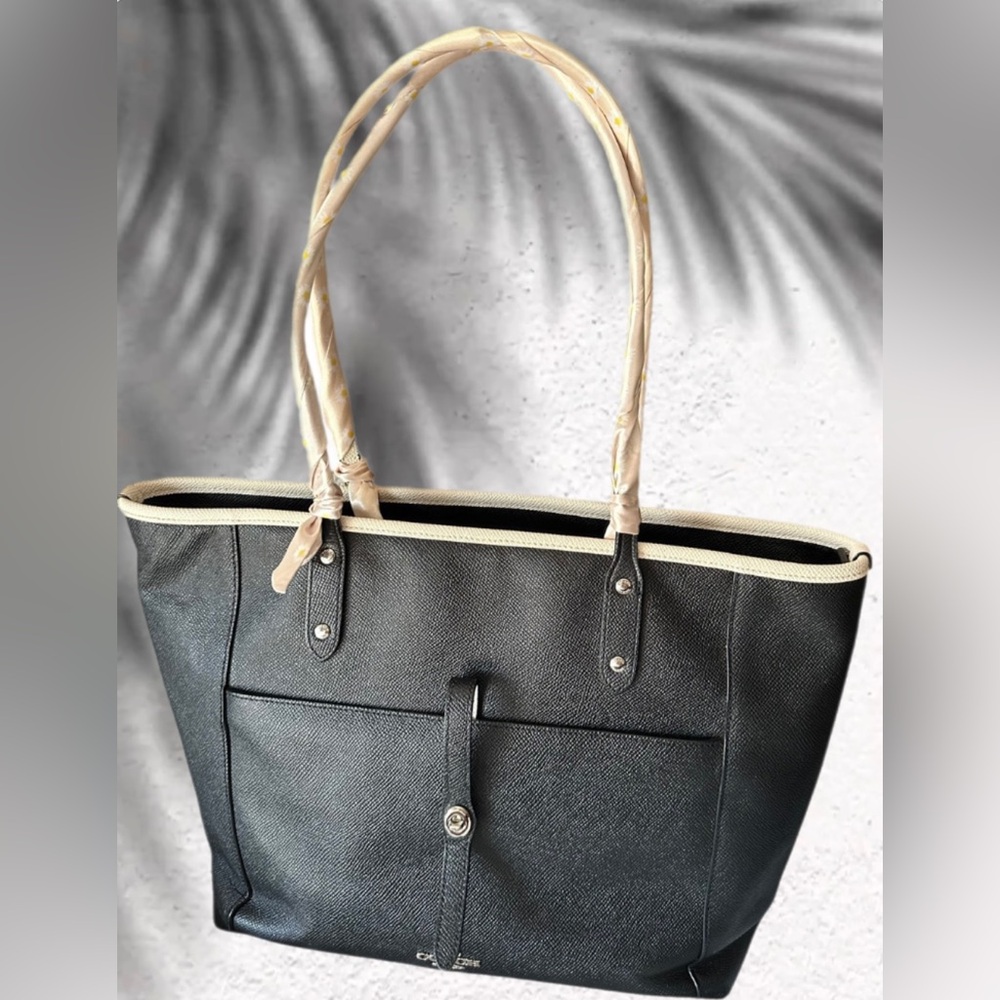 COACH Crossgrain Leather City Tote in Black/Chalk  No. F59125